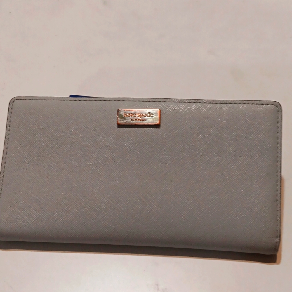 EUC Kate Spade New YorkSlim Darcy Wallet Lg Gray Embossed